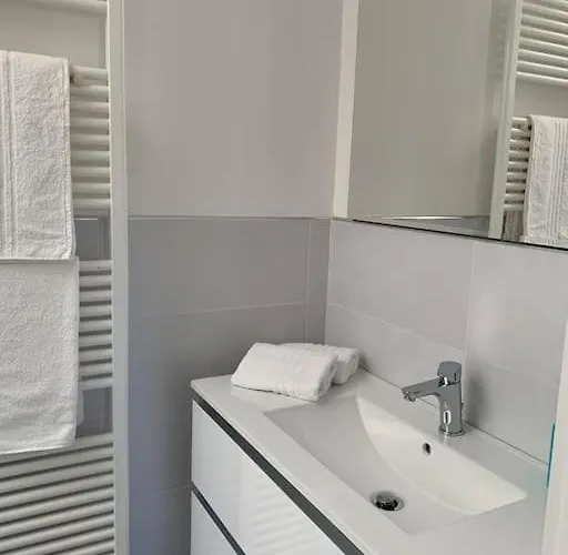 Tra Borghi E Mare - *